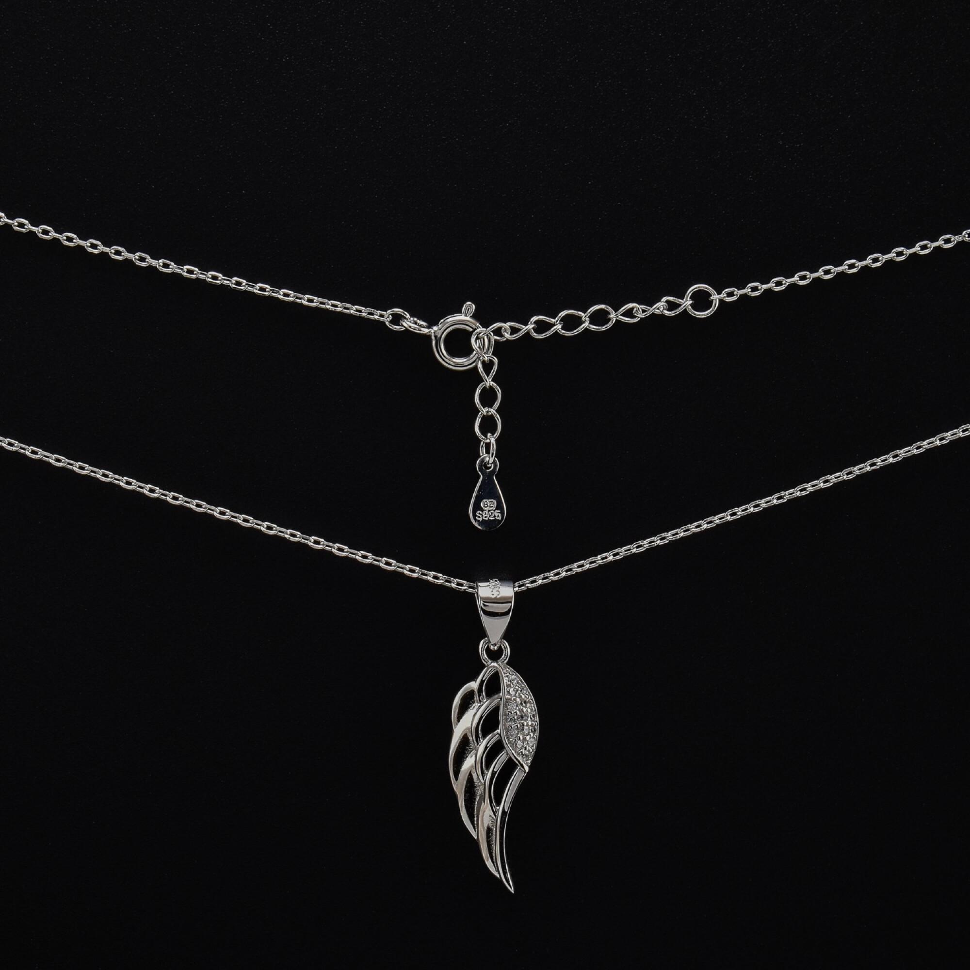 Lantisor dama din argint cu accesoriu in forma de aripa