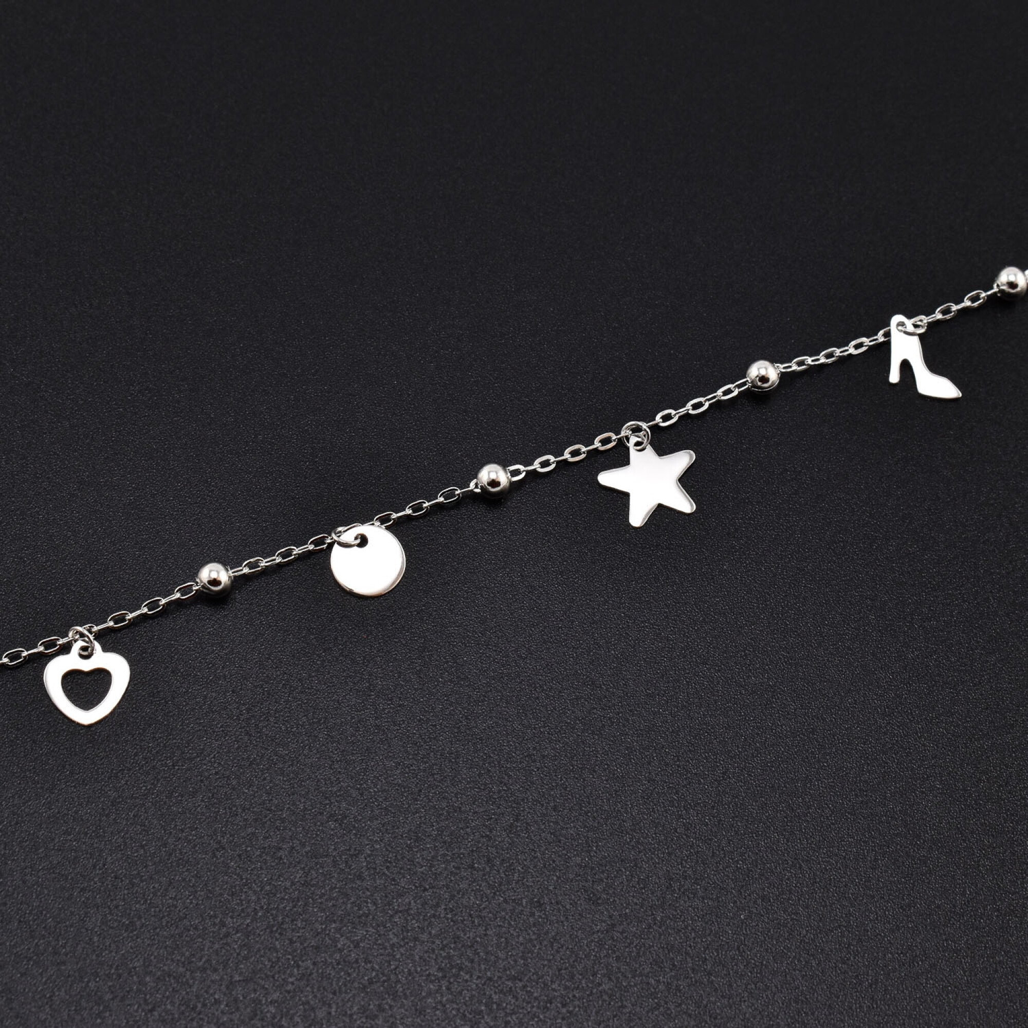 Bratara dama din argint cu accesorii in forma de inima, banut, stea