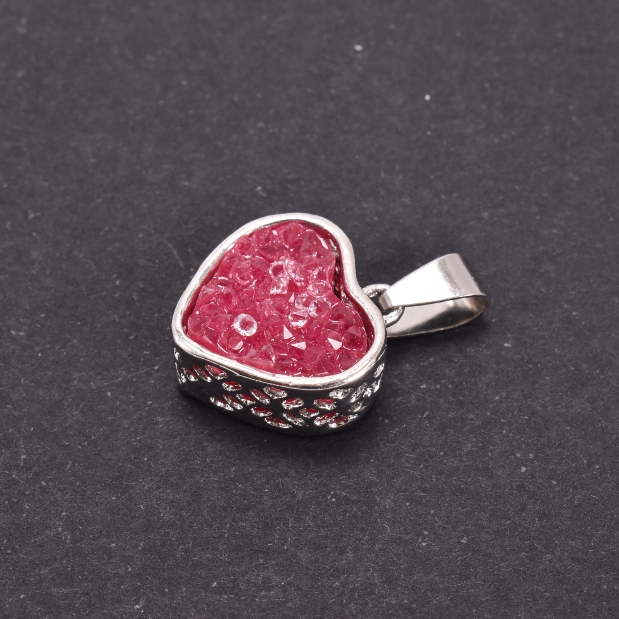 PANDANTIV DRUZY DIN RASINA IN FORMA DE INIMIOARA, ROZ CHERRY
