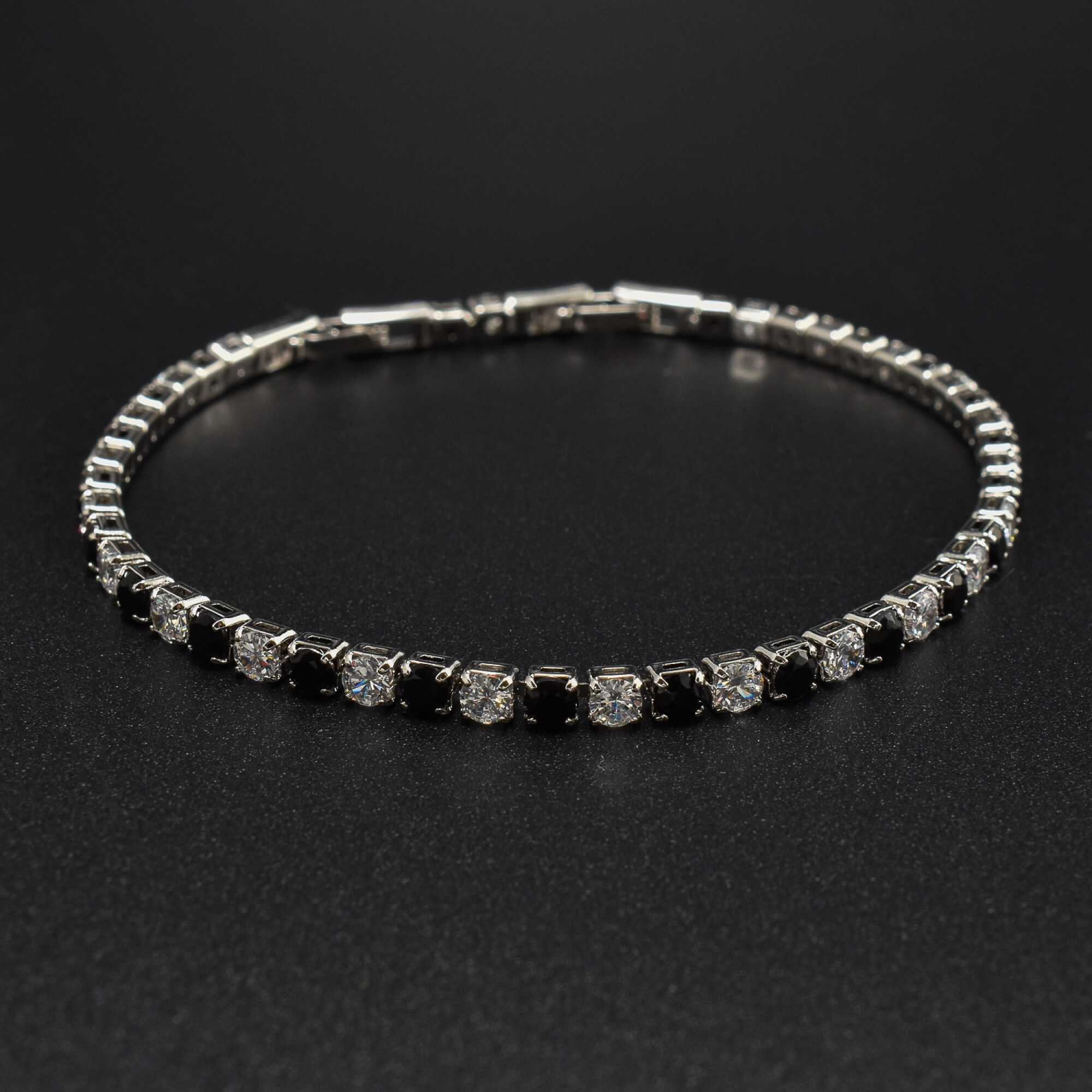 Bratara Tennis cu cristale swarovski placata cu aur alb 18K 