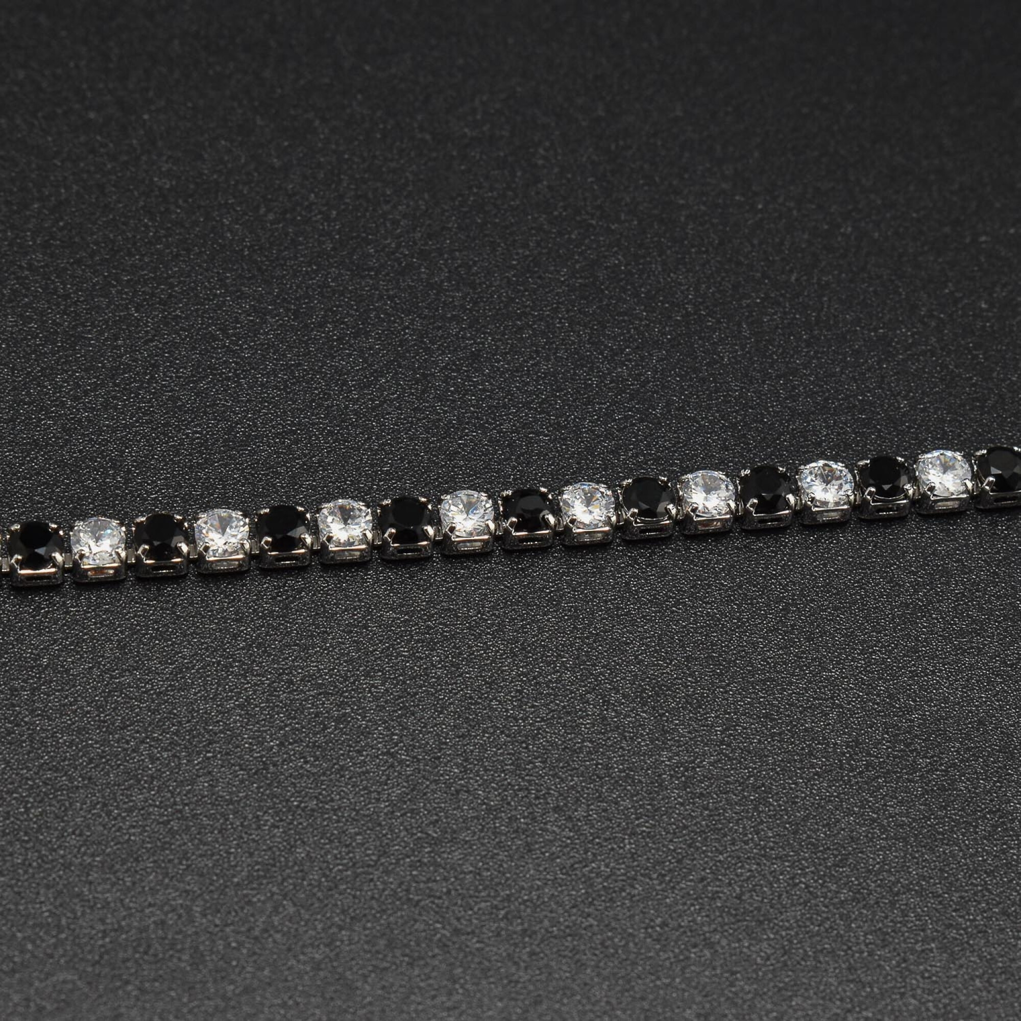 Bratara Tennis cu cristale swarovski placata cu aur alb 18K 
