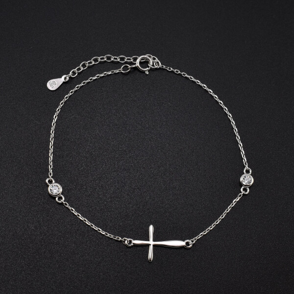 Bratara dama din argint cu accesoriu in forma de cruce si cristale swarovski