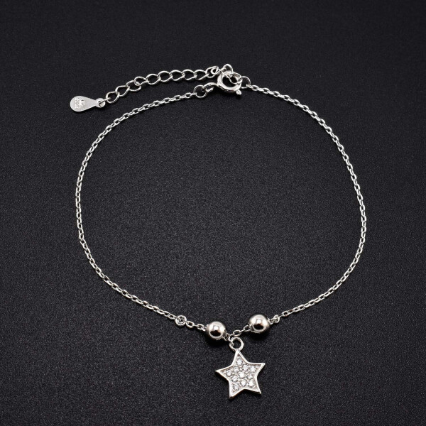 Bratara dama din argint cu accesoriu in forma de stea acoperita cu cristale swarovski