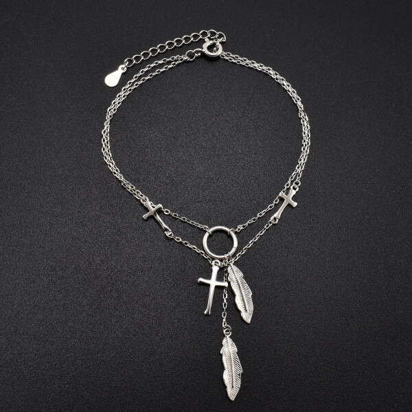 Bratara dama din argint cu accesorii in forma de pana si cruce