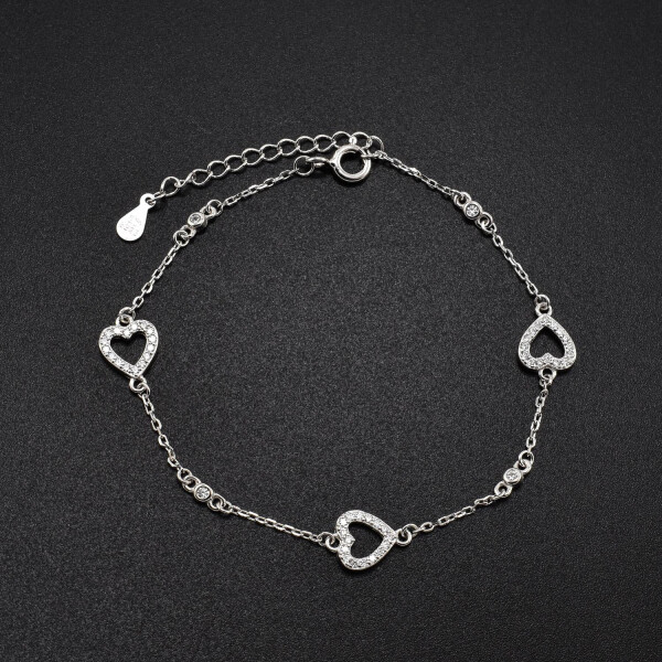 Bratara dama din argint cu accesorii in forma de inima acoperite cu cristale swarovski
