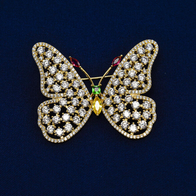 Brosa in forma de fluture cu cristale swarovski, placata cu aur 18k