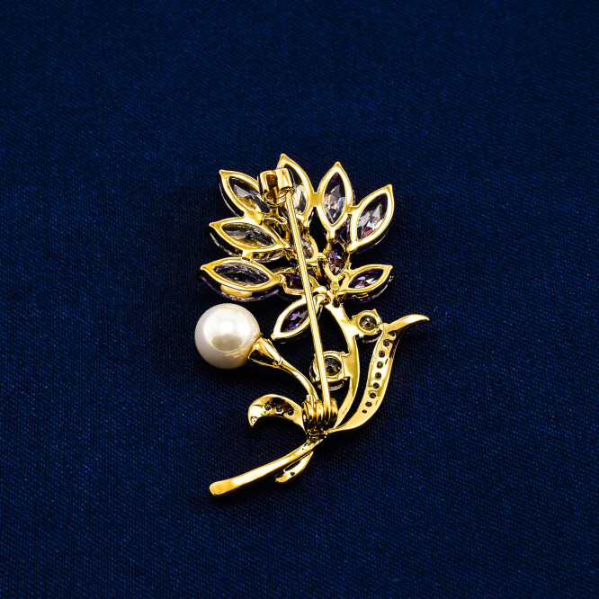 Brosa in forma de floare cu cristale swarovski, placata cu aur 18k BRS-39