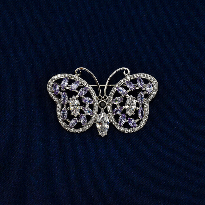 Brosa in forma de fluture cu cristale swarovski, placata cu aur alb 18k BRS-37