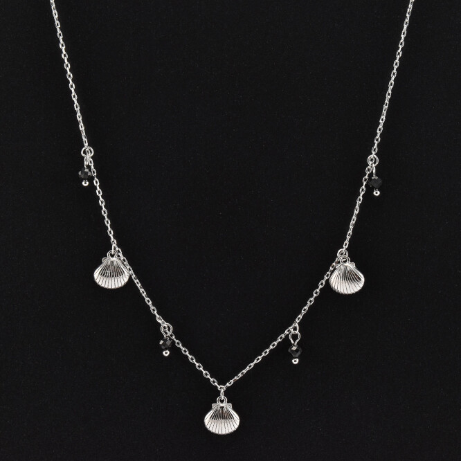 Lantisor dama din argint cu accesorii in forma de scoici