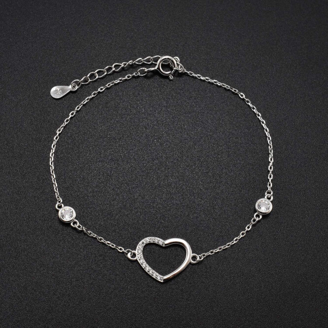 Bratara dama din argint cu accesoriu in forma de inima si cristale swarovski