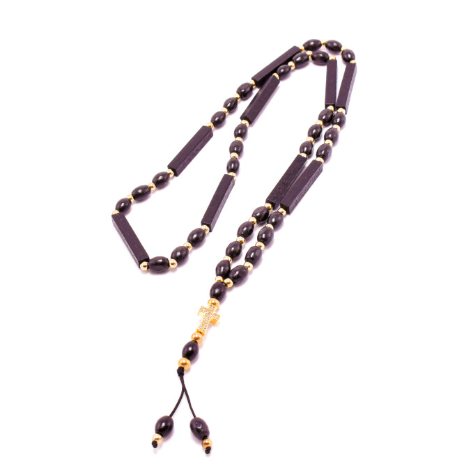 Colier barbati tip rozariu din lemn cu accesoriu in forma de cruce