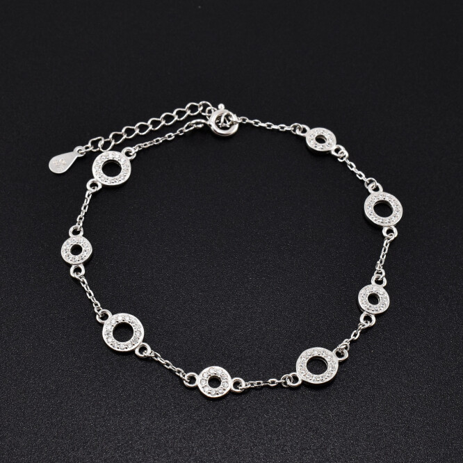 Bratara dama din argint cu accesorii in forma de cerc acoperite cu cristale swarovski