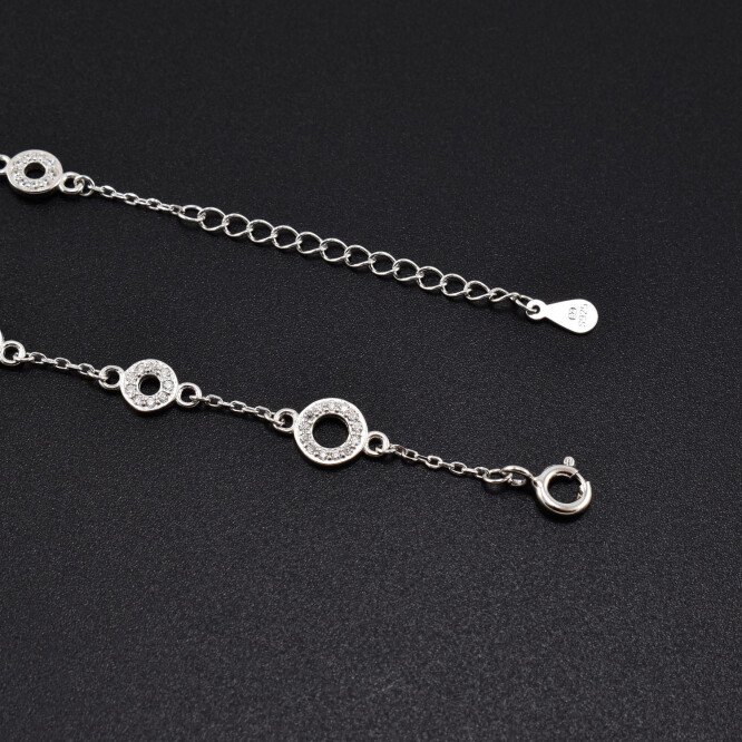 Bratara dama din argint cu accesorii in forma de cerc acoperite cu cristale swarovski