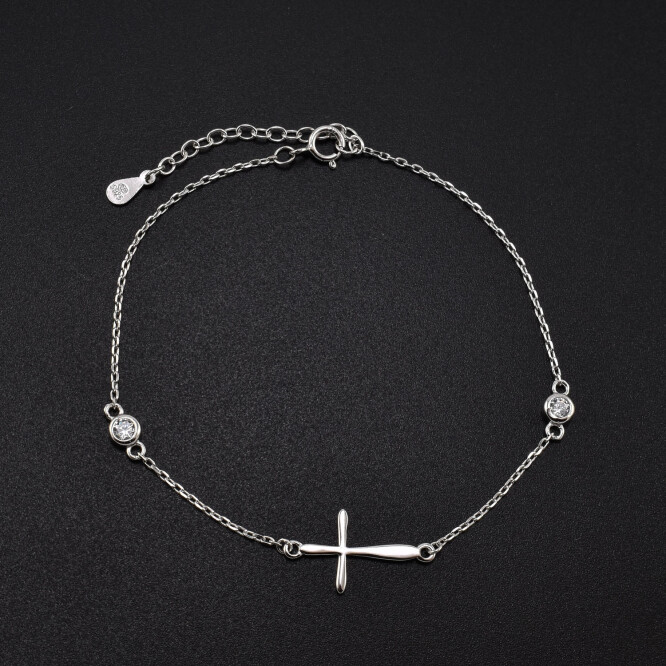 Bratara dama din argint cu accesoriu in forma de cruce si cristale swarovski