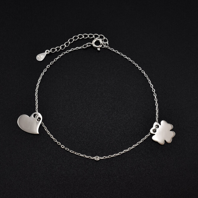 Bratara dama din argint cu accesorii in forma de trifoi cu patru foi si inima