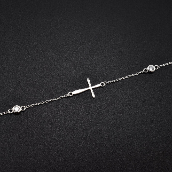 Bratara dama din argint cu accesoriu in forma de cruce si cristale swarovski