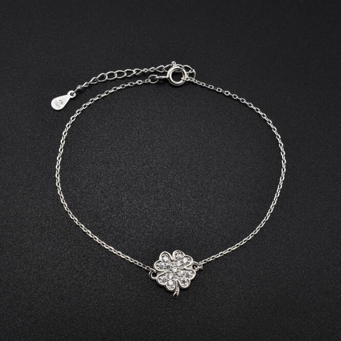 Bratara dama din argint cu accesoriu in forma de trifoi cu patru foi