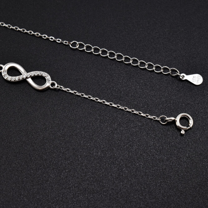 Bratara dama din argint cu accesorii in forma de inima, trifoi, infinit