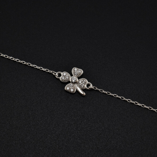 Bratara dama din argint cu accesoriu in forma de trifoi cu patru foi cu cristale swarovski