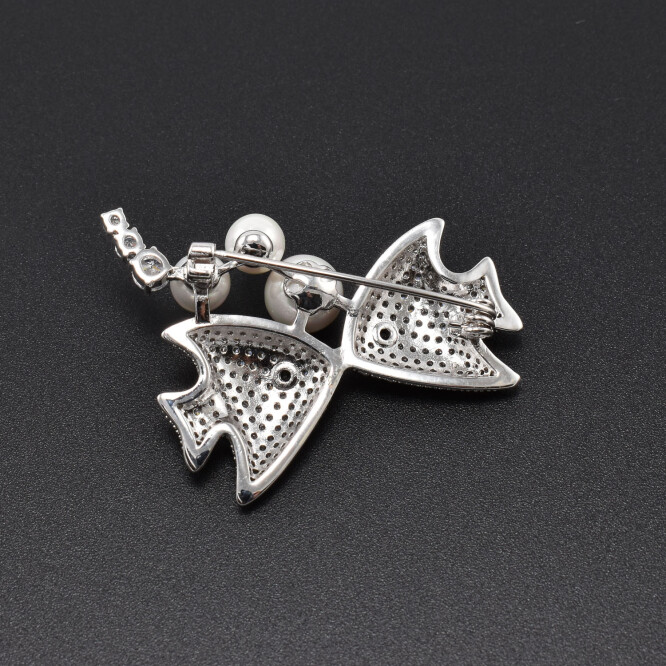 Brosa "Pesti" cu cristale swarovski si perle