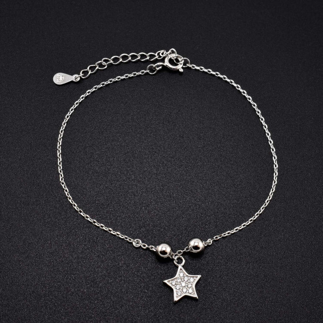 Bratara dama din argint cu accesoriu in forma de stea acoperita cu cristale swarovski