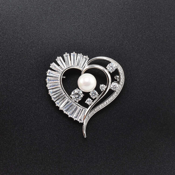 Brosa cu perla si cristale swarovski in forma de inima placata cu aur 18k 