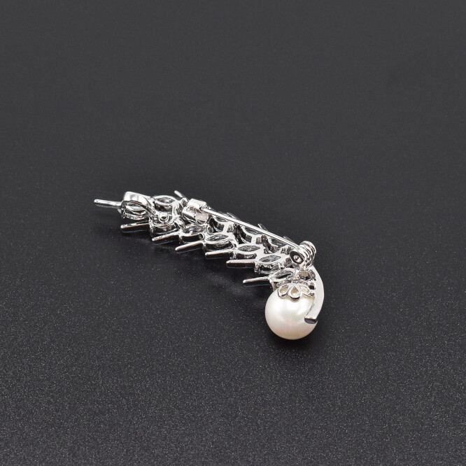 Brosa cu perla si cristale swarovski placata cu aur alb 18k 