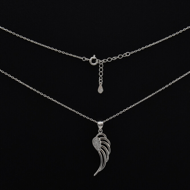 Lantisor dama din argint cu accesoriu in forma de aripa si cristale swaroski