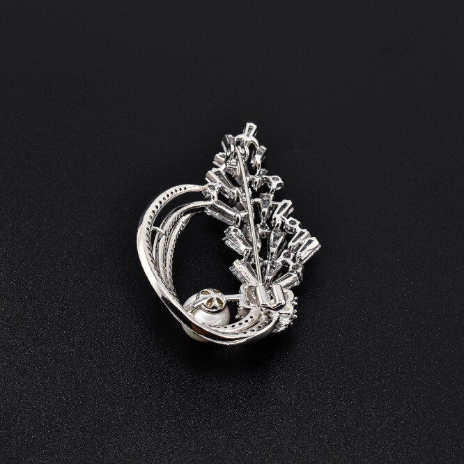Brosa cu cristale swarovski placata cu aur alb 18k BRS-31
