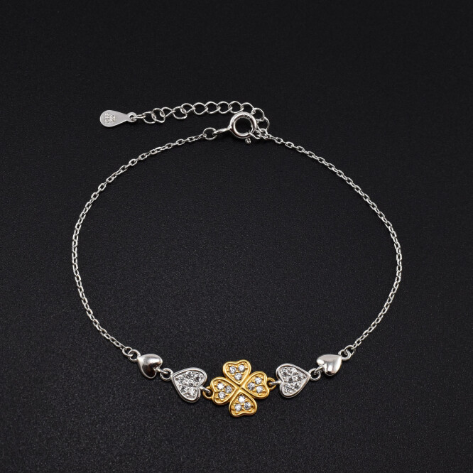 Bratara dama din argint placata cu aur 18K cu accesorii in forma de trifoi cu patru foi si inima