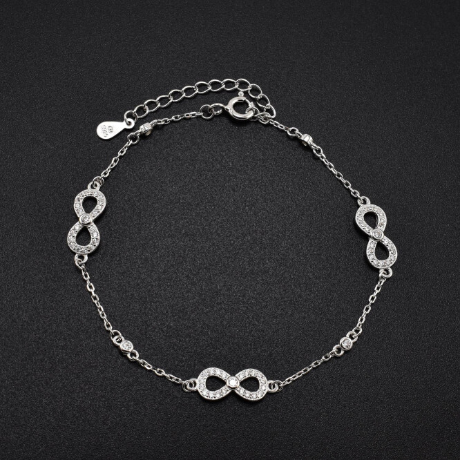 Bratara dama din argint cu accesorii in forma de infinit acoperite cu cristale swarovski