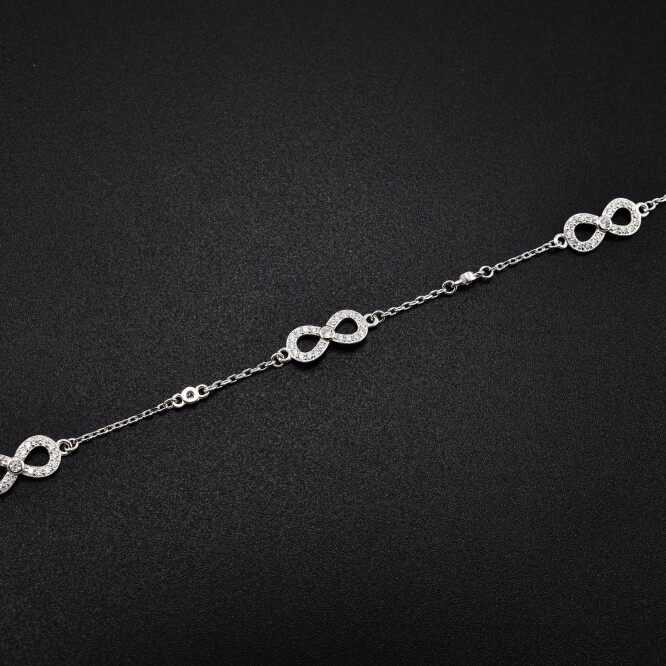 Bratara dama din argint cu accesorii in forma de infinit acoperite cu cristale swarovski