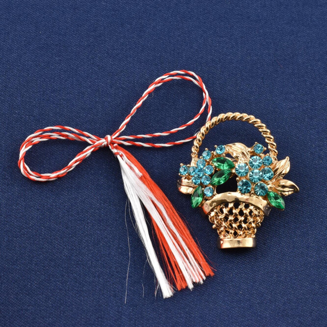 Martisor brosa "Cos cu flori" cu cristale zirconia albastre