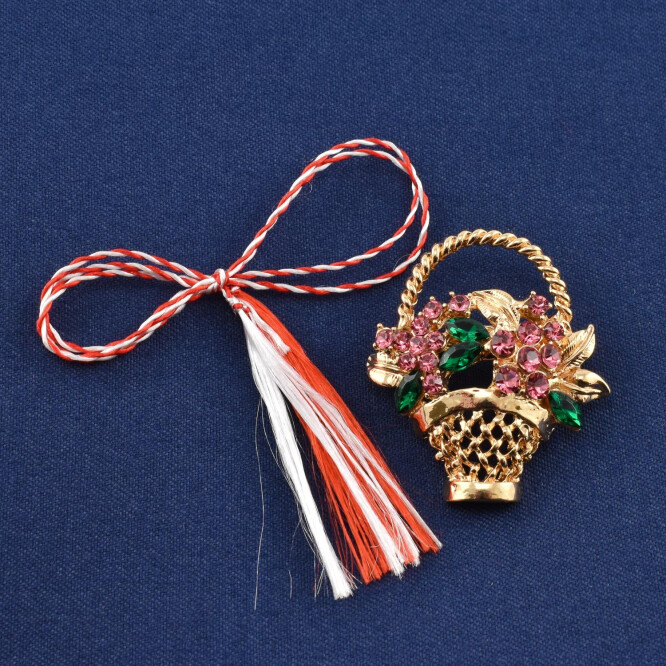 Martisor brosa "Cos cu flori" cu cristale zirconia roz