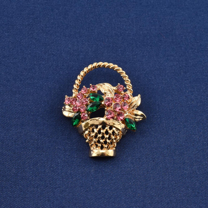 Martisor brosa "Cos cu flori" cu cristale zirconia roz