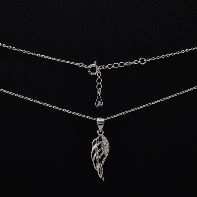 Lantisor dama din argint cu accesoriu in forma de aripa