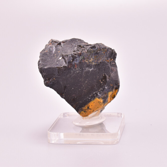 Piatra bruta pe suport, obsidian