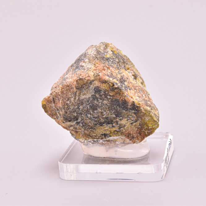 Piatra bruta de granat verde