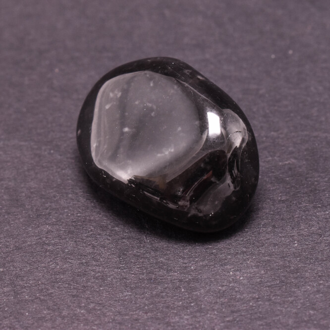 Piatra rulata, onix negru